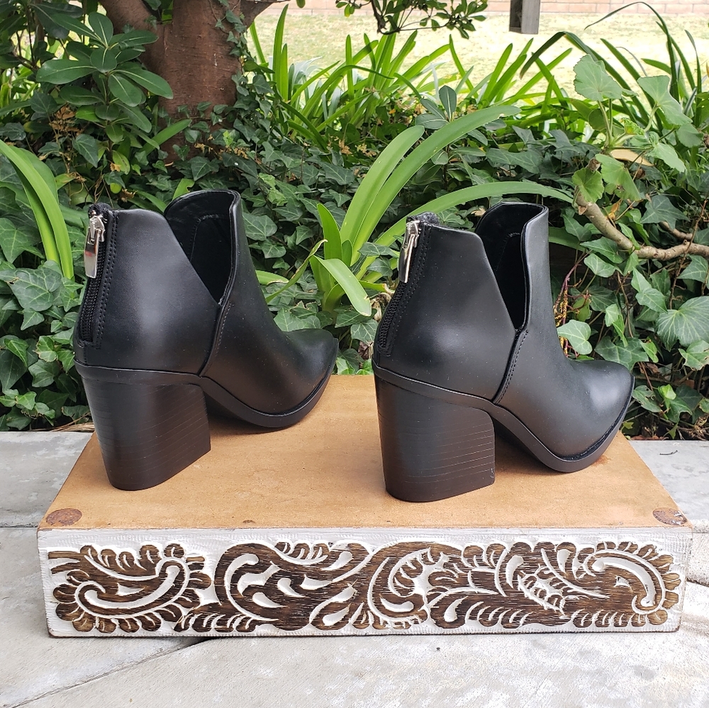 Western Chic Steve Madden Black Leather Booties - Picture 12 of 14